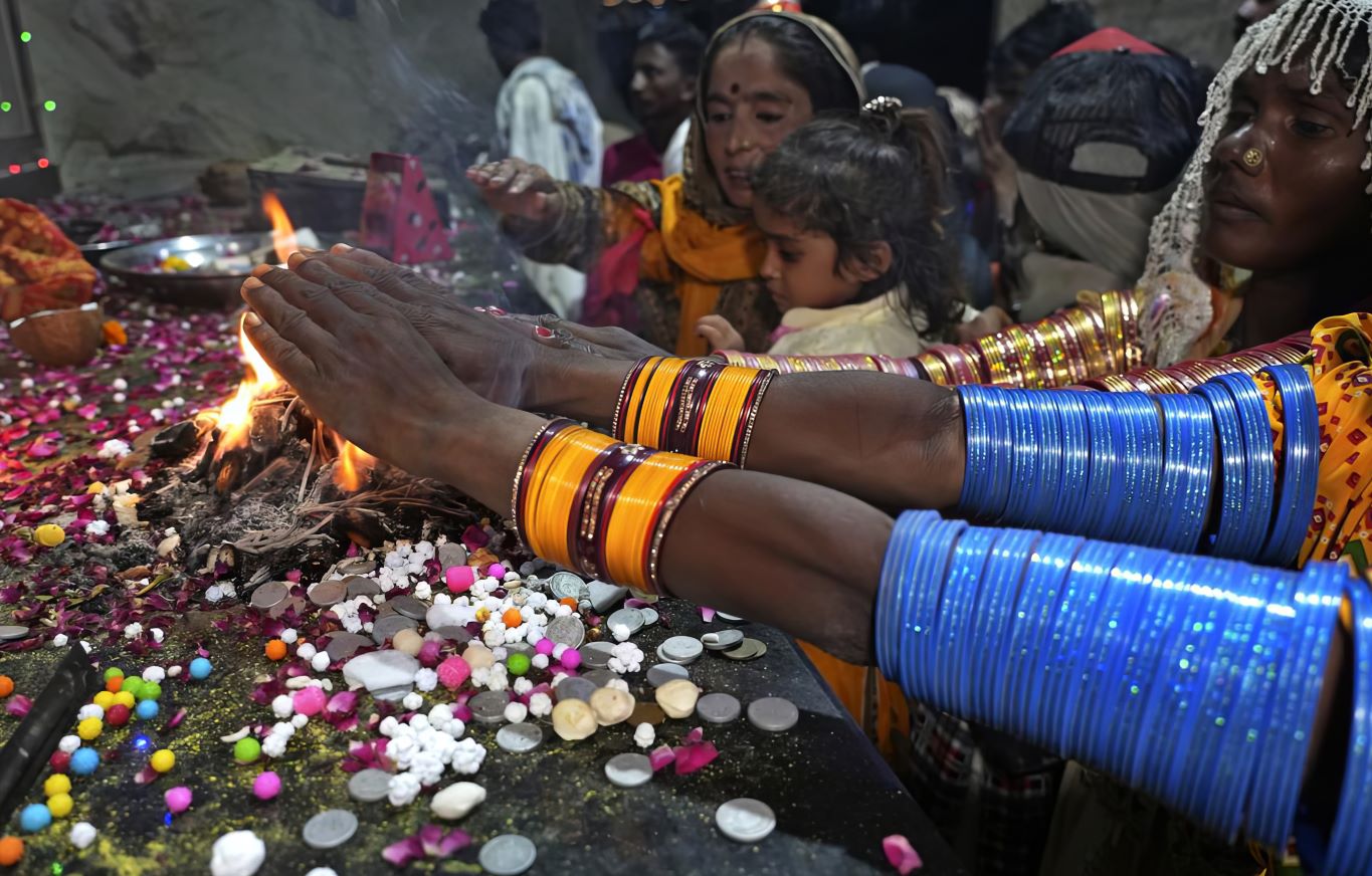 journey to hinglaj a hindu festival of devotion