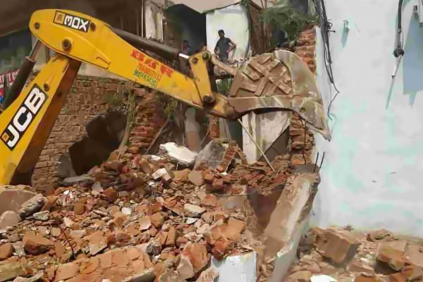 lahore development authority cracks down on bylaw violations and illegal commercial use