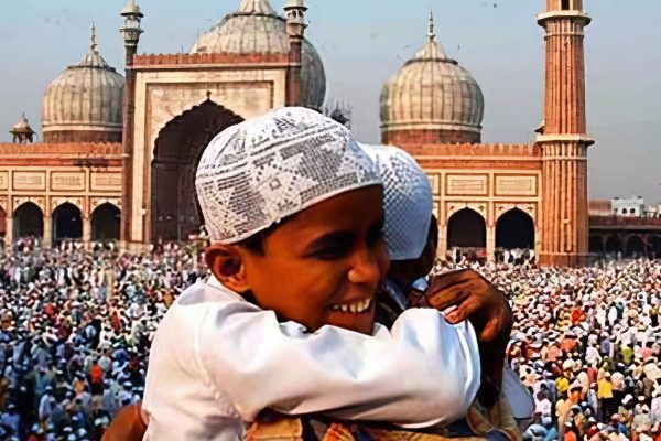 pakistan celebrates eidul fitr with traditional spirit