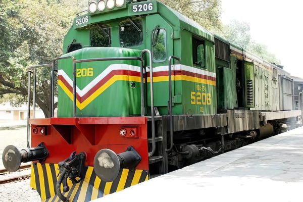 pakistan railways announces 25 percent fare reduction for eid travelers