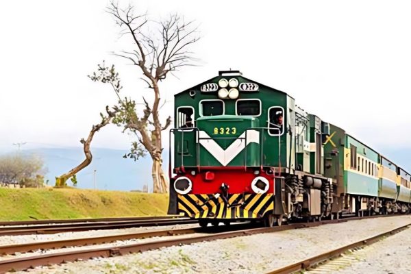 pakistan railways organizes four eid special trains for passengers' convenience