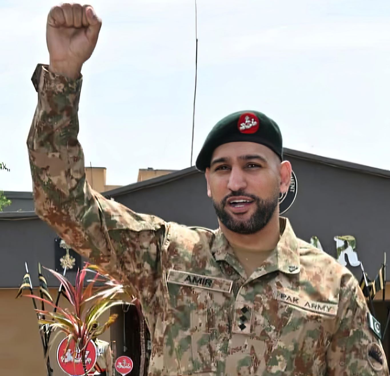 british pakistani boxer amir khan honored by pakistan army