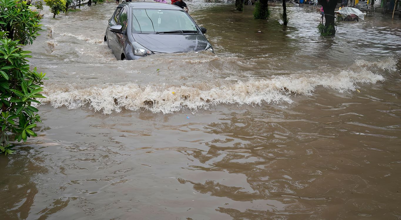 heavy rains forecasted in uae schools close, travel disrupted