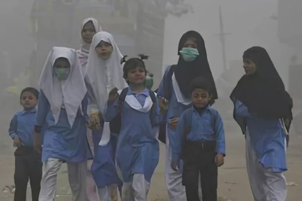 lahore high court directs closure of educational institutions on saturdays to combat smog