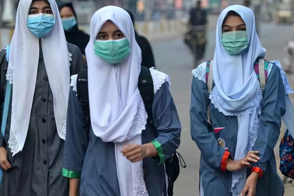 punjab government declares smog emergency mandatory masks for students, crackdown on pollution