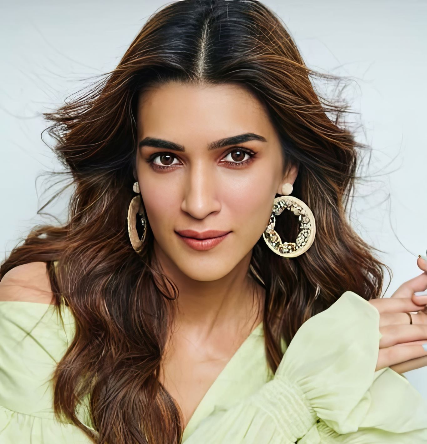 unveiling the charisma of kriti sanon a journey through the life and career of the indian actress